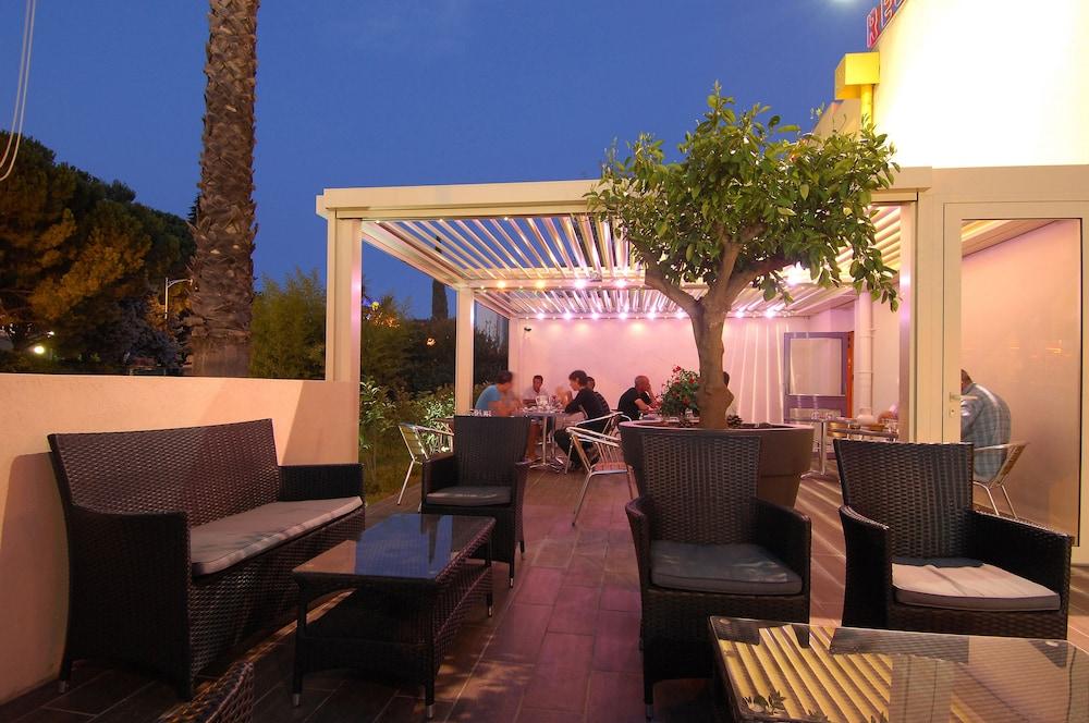 The Originals City, Hotel Nimes Costieres, Ex Inter Hotel Екстер'єр фото